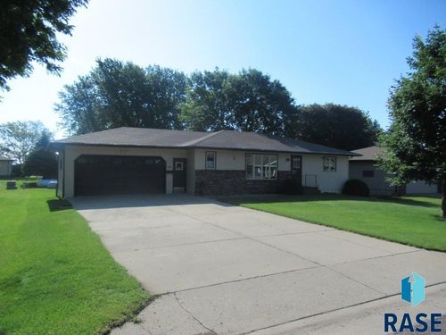 513 S Elizabeth St Street, Hills, MN, 56138 | Card Image