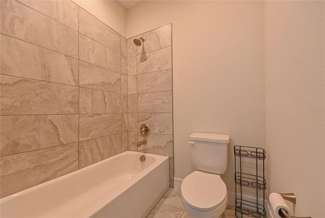 Hallway Bathroom Upstairs | Image 29