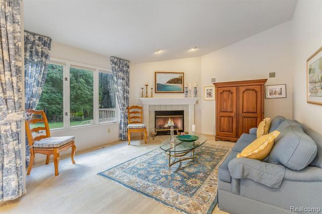 Spacious Living Room with Gorgeous View of Backyard | Image 11