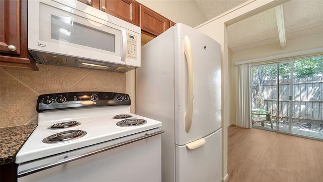Kitchen | Image 12