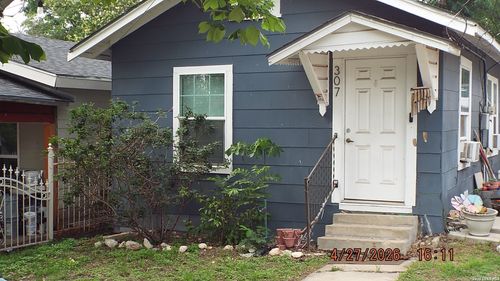 307 Victor St, San Antonio, TX, 78209-6946 | Card Image