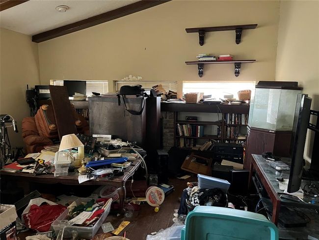 More of the living room upstairs. This is looking toward the driveway. | Image 33