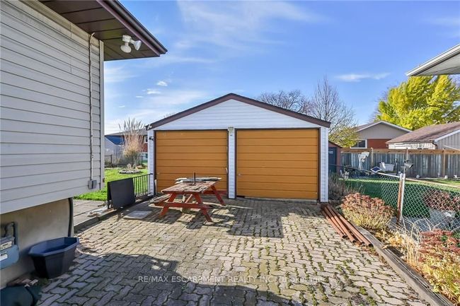 135 Nash Rd N, House other with 3 bedrooms, 2 bathrooms and 5 parking in Hamilton ON | Image 34