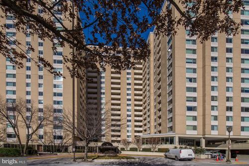 815q-4601 N Park Ave, CHEVY CHASE, MD, 20815-4538 | Card Image