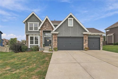 114 S Eastglen Dr, Raymore, MO, 64083-8615 | Card Image