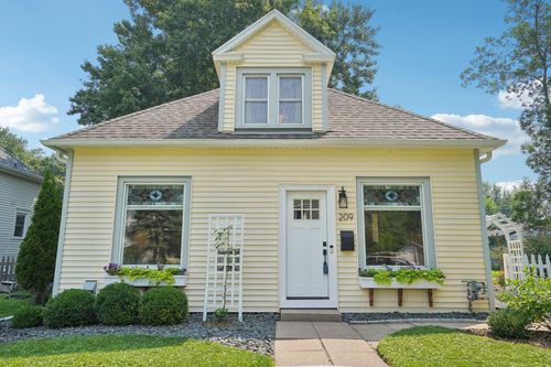 209 8th Ave N, Hopkins, MN, 55343-7314 | Card Image