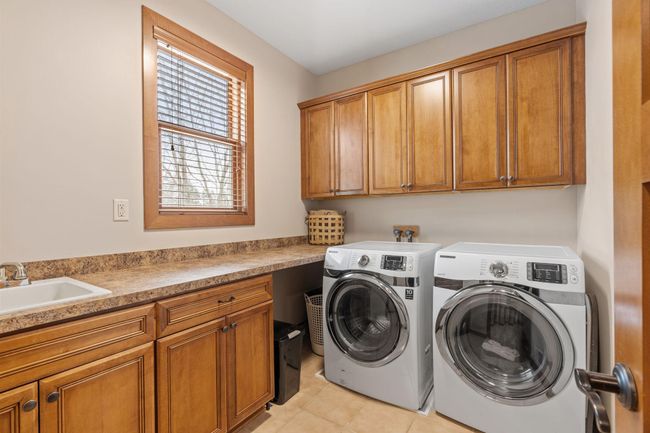 Main level laundry room. | Image 22