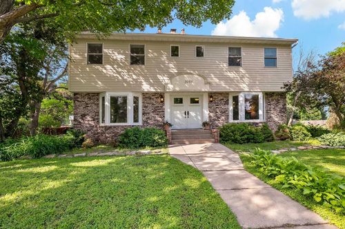 1061 William Ct, Mendota Heights, MN, 55120-1327 | Card Image