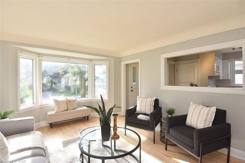 82 E 38th St, Hamilton, ON, L8V4E5 | Card Image