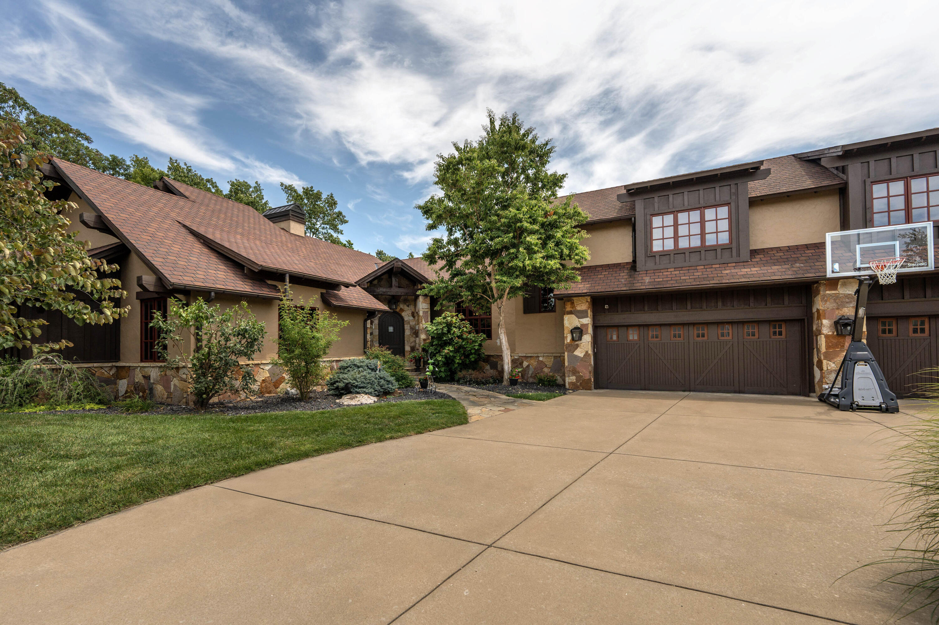 Ridgecrest St, Springfield, MO 65804