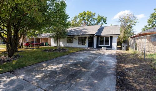 10221 Bretton Dr, Houston, TX, 77016-3215 | Card Image