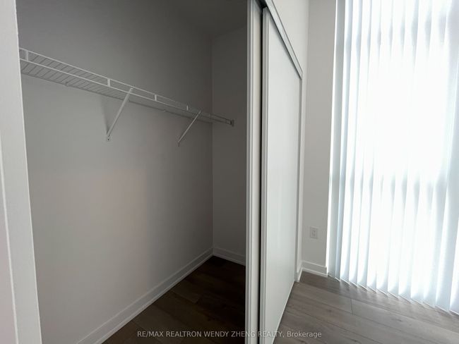 2102 - 38 Honeycrisp Cres, Condo with 2 bedrooms, 1 bathrooms and null parking in Concord ON | Image 10