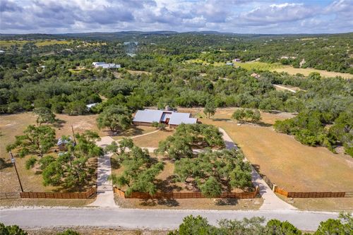 300 Sycamore Valley Rd, Dripping Springs, TX, 78620-3332 | Card Image
