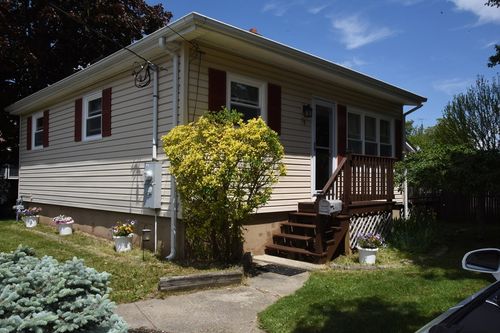 78 Munsey Ave, Swansea, MA, 02777-2413 | Card Image