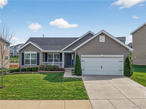 125 Hidden Bluffs Dr, Lake St Louis, MO, 63367-6553 | Card Image