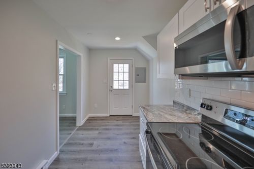 427 E Central Ave, Phillipsburg, NJ, 08865-4742 | Card Image