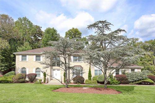 8 Ronwood Rd, Spring Valley, NY, 10977-7101 | Card Image