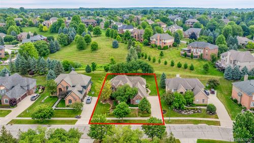 1167 Autumnview Dr, Rochester, MI, 48307-6061 | Card Image