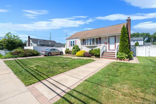 52 Eastlake Ave, Massapequa Park, NY, 11762-2802 | Card Image
