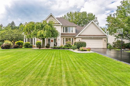 9 Parham Dr, Penfield, NY, 14526-2912 | Card Image