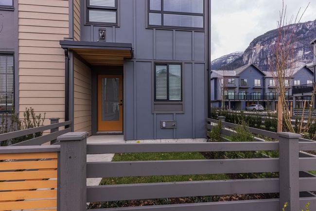 38023 Keel Way, Townhouse with 3 bedrooms, 3 bathrooms and 3 parking in Squamish BC | Image 40