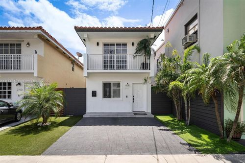 2752 Sw 11th St, Miami, FL, 33135-4702 | Card Image