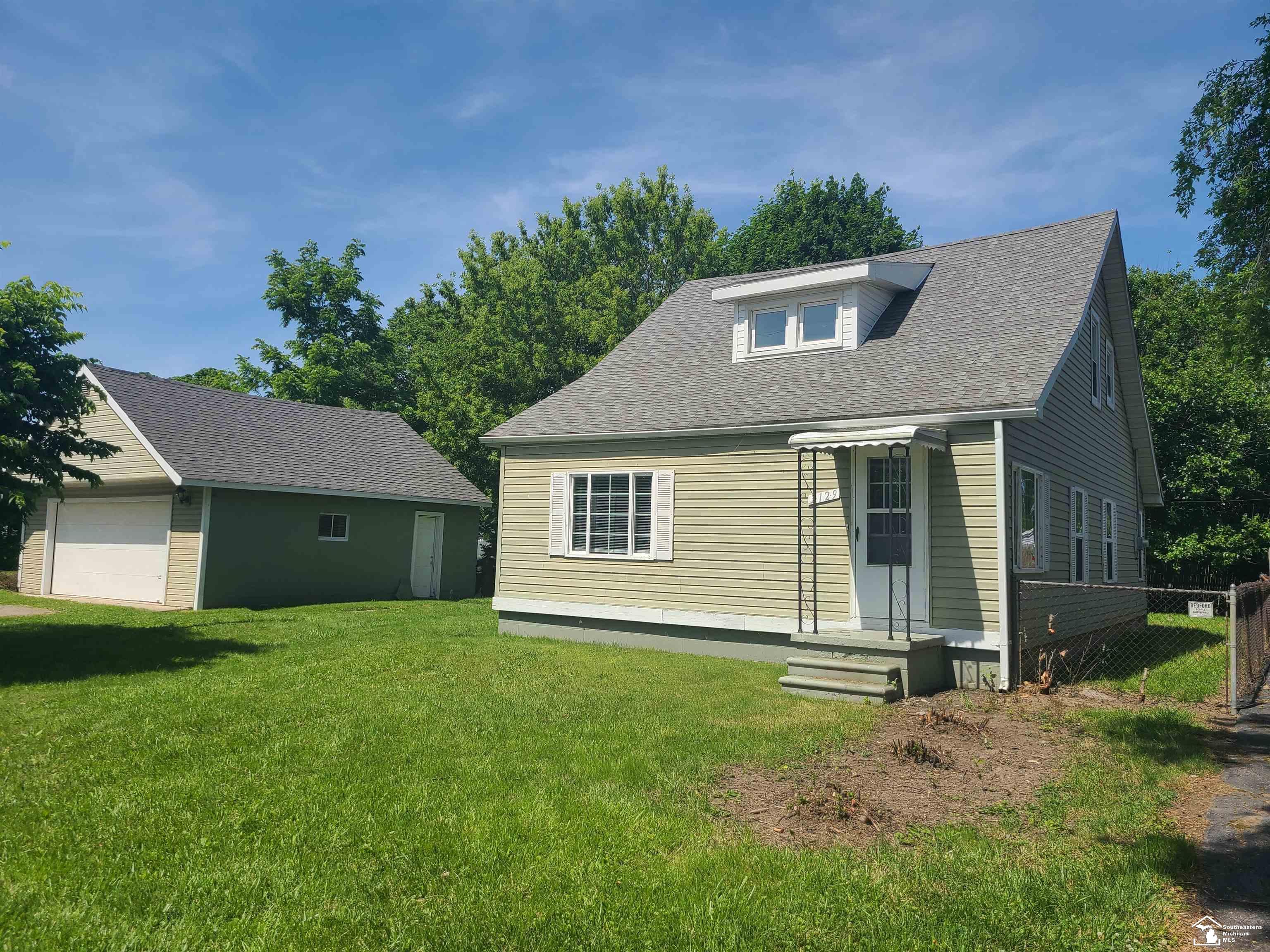 Maplewood St, Monroe, MI 48162