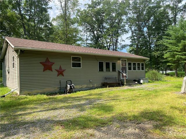 Hummingbird Ln, East Stroudsburg, PA 18302
