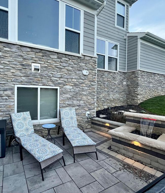 lounge area with water feature | Image 7