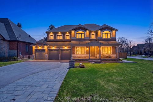 33 North St, Whitby, ON, L1M1C2 | Card Image