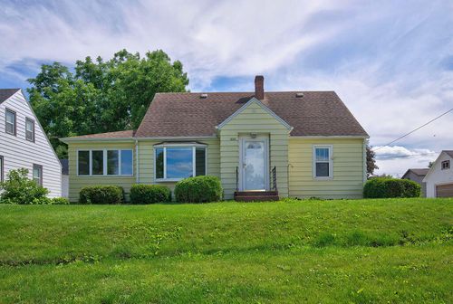 325 W South St, Caledonia, MN, 55921-1124 | Card Image