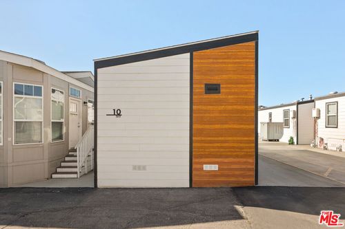 spc-130-8250 Lankershim Blvd, North Hollywood, CA, 91605-1641 | Card Image