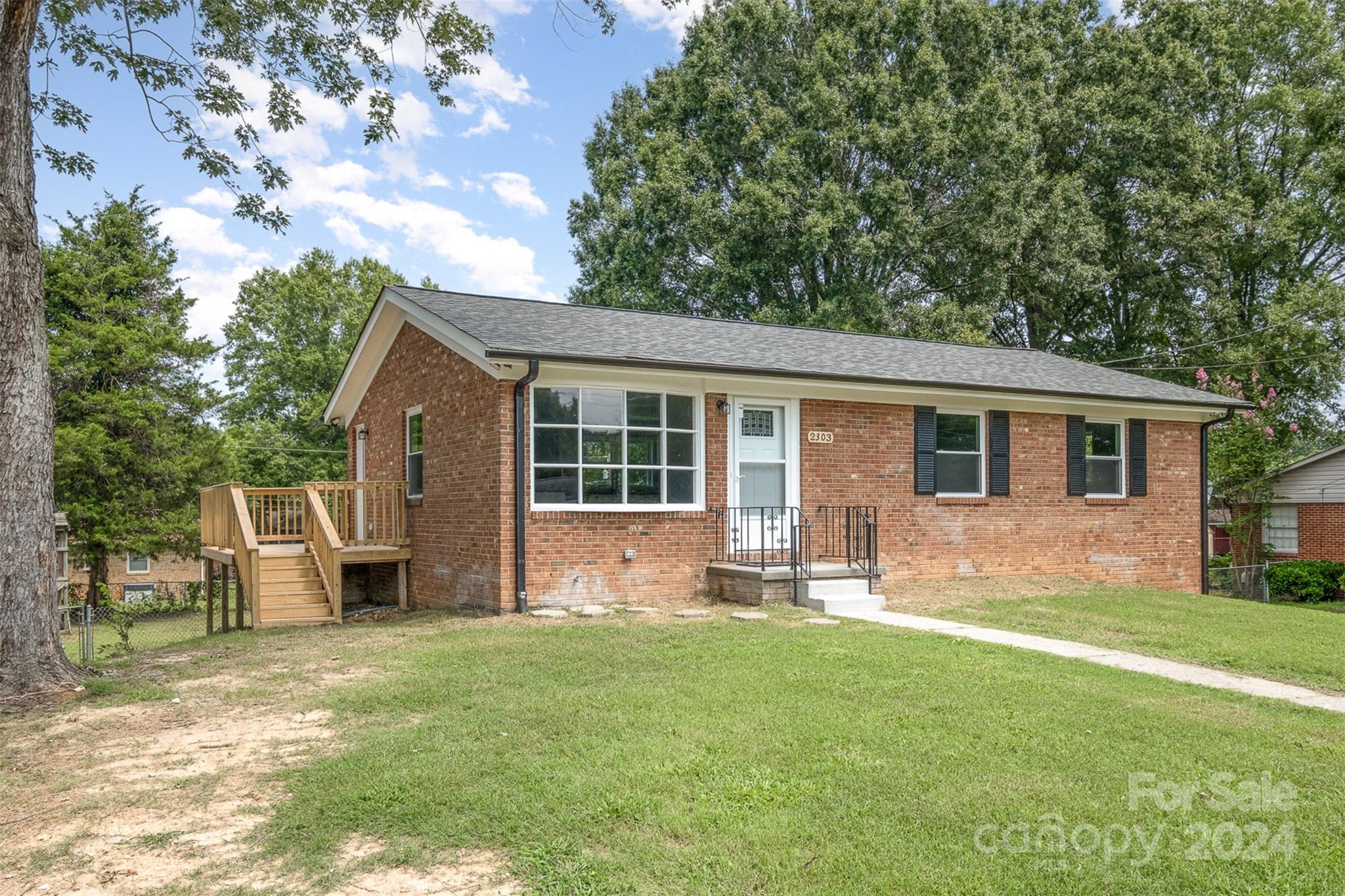 Woodlawn St, Kannapolis, NC 28083