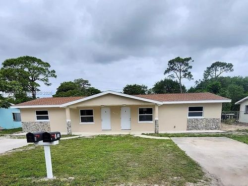 806 N Lake Dr, Fort Pierce, FL, 34982-8411 | Card Image