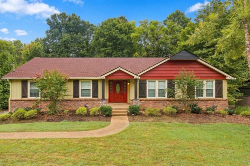 104 Trout Valley Dr, Hendersonville, TN, 37075-5215 | Card Image