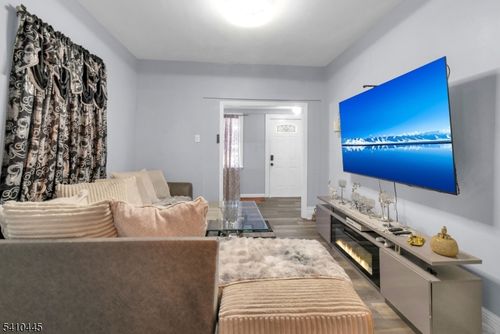 82 Shaw Ave, Newark, NJ, 07112-1347 | Card Image