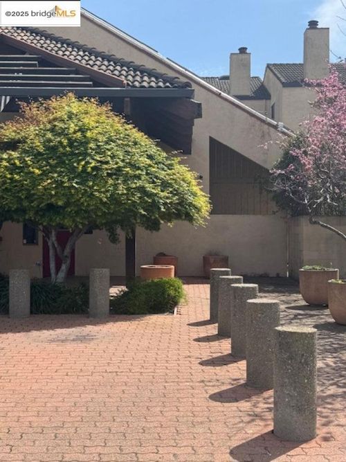 apt-17-2830 21st St, San Pablo, CA, 94806-2402 | Card Image