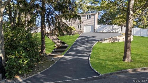 30 Bunny Ln, East Setauket, NY, 11733-3521 | Card Image