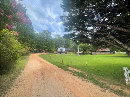 614 Village Dr, Mountain Rest, SC, 29664-9644 | Card Image