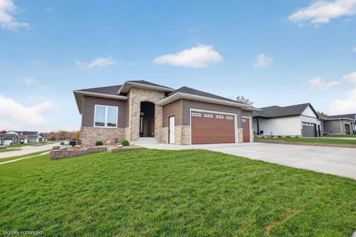1202 Algonquin Dr, Cedar Falls, IA, 50613-8066 | Card Image