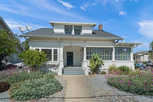 111 5th St, Gilroy, CA, 95020-5750 | Card Image