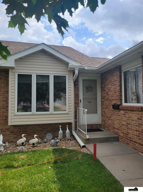 2509 Hollyhock Cir, Lincoln, NE, 68521-4709 | Card Image