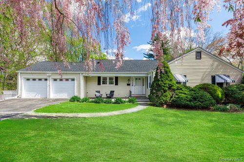 17 Rock Ridge Dr, Rye Brook, NY, 10573-1213 | Card Image