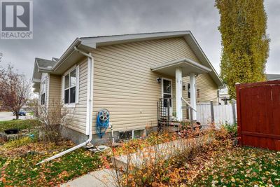 19 Westlake Glen, Home with 3 bedrooms, 2 bathrooms and 2 parking in Strathmore AB | Image 1