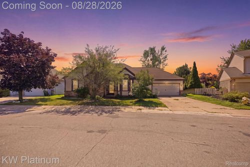 46439 Greenbriar Dr, Chesterfield, MI, 48051-2868 | Card Image