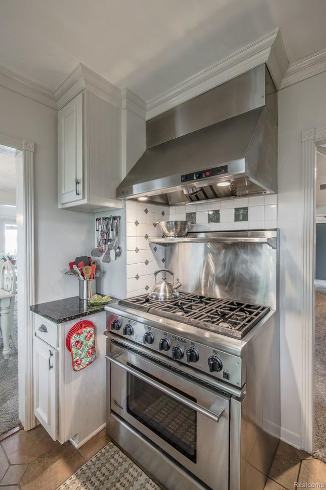 Commercial stainless steel stove & hood | Image 16