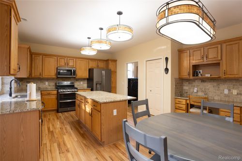 6263 Knob Bend Dr, Grand Blanc, MI, 48439-7459 | Card Image