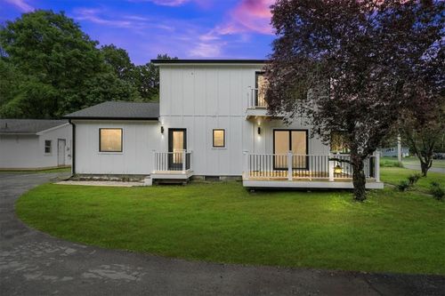 762 Springtown Rd, Tillson, NY, 12486-1100 | Card Image