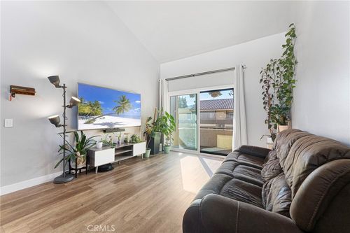 apt-1302-18754 Mandan St, Canyon Country, CA, 91351-3759 | Card Image