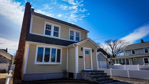 50 E Saint Marks Pl, Valley Stream, NY, 11580-4408 | Card Image